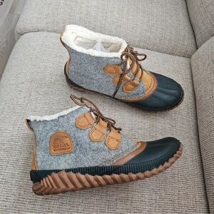 Sorel Women's Gray and Tan Winter Boots